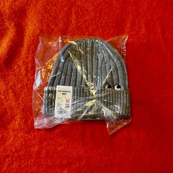 Anya Hindmarch Uniqlo collab gray touch of wool heattech knitted beanie NWT - Picture 2 of 8